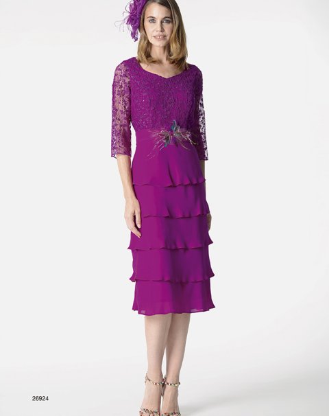 26924- VEST.CORTO CUERPO TUL BORDADO Y FALDA VOLANTES EN GEORGETTE CON FAJIN Y FLOR