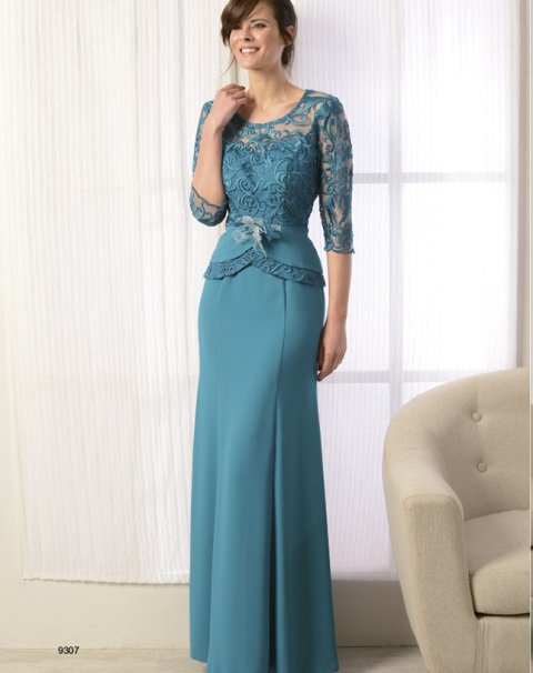 9307-VESTIDO LARGO CUERPO TUL BORDADO Y DOBLE PEPLUM